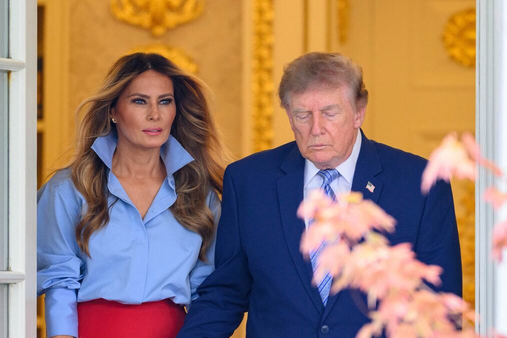 Melanija se pojavila kako bi zataškala priče o Natali i njenoj "bolesnoj opsesiji" predsednikom Trampom: Evo kako se obukla i šta je rekla tom prilikom