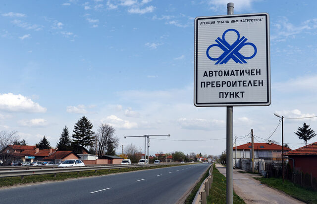 Стилът на АПИ: Вместо поддръжка на камерите по пътищата, нови за милиони