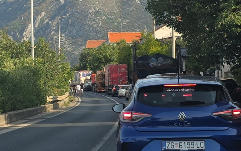 U nesreći na magistralnom putu M-17 u Mostaru poginuo pješak