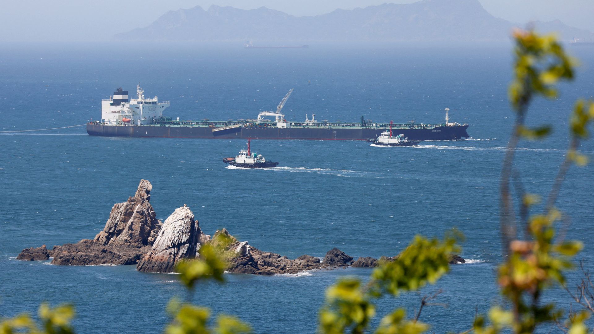 Oil prices drop and stocks enjoy cautious rally on US-Iran peace progress