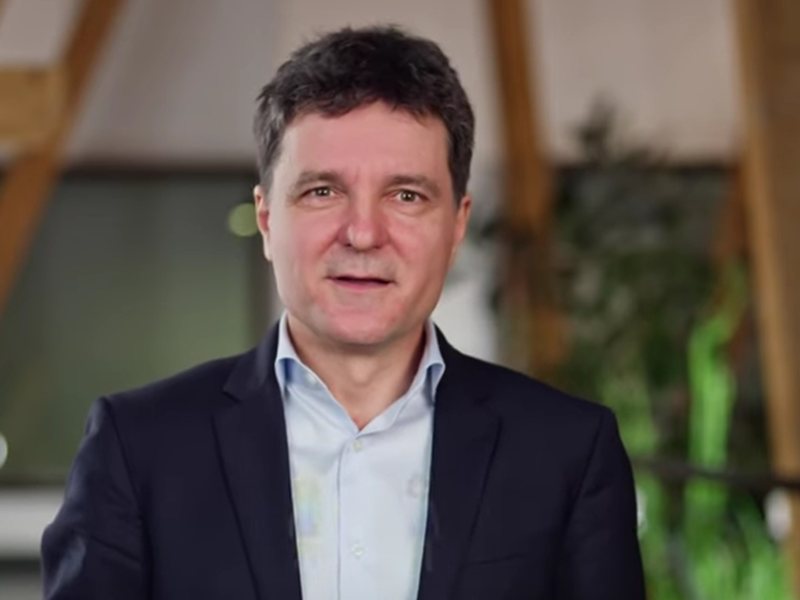 Президентът на Румъния плаши с вето нов кабинет с подкрепа на крайнодесни