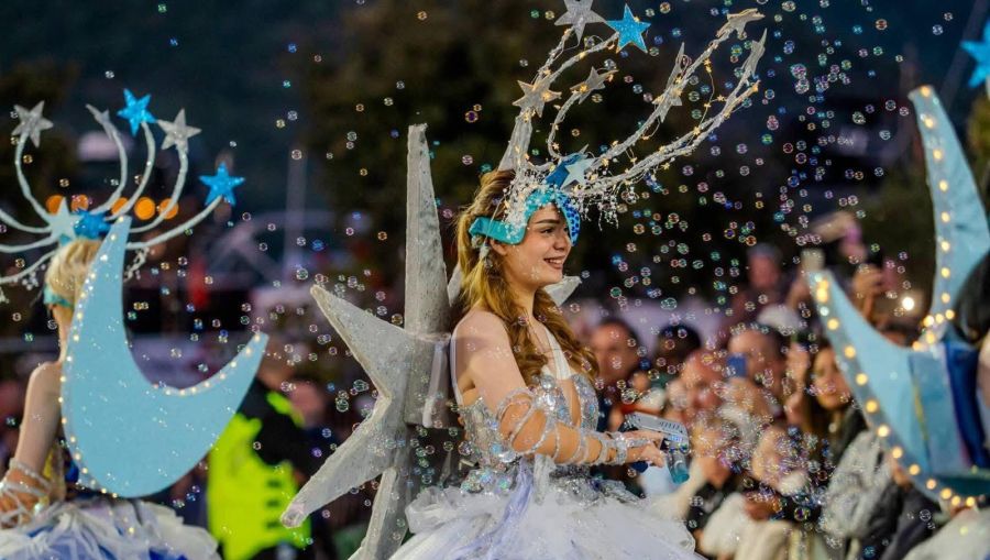 Leskovački karneval zablistao u Budvi: Maska „Moonlight Shadow“ osvojila publiku