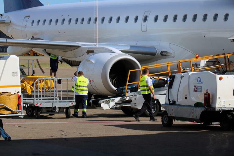 Kraj “oblačenja u slojevima”: Šta će sve od prtljaga biti uračunato u cijenu avionske karte od sljedeće godine