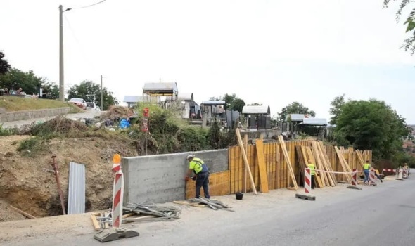 Sanacija klizišta i izgradnja potpornog zida u Petrovcu (FOTO)
