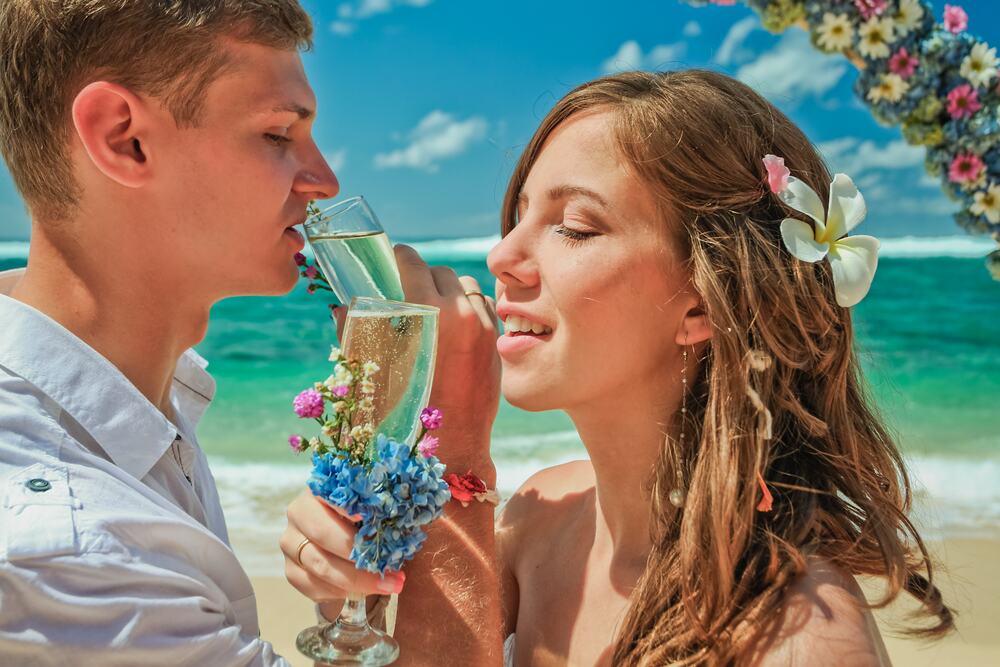 Platila sam kumi da dođe na moje venčanje na Baliju: Ono što je sa tim novcem uradila ostavilo me u šoku