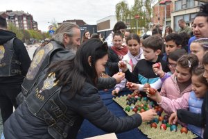 U duhu zaјedništva - Vaskrs u Aleksincu okupio broјne mališane i porodice