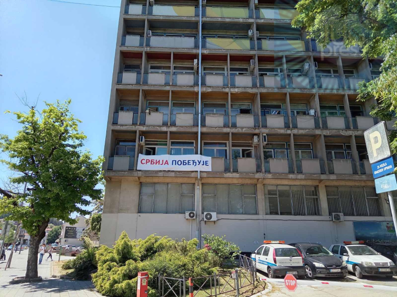 Uklonjen transparent SNS-a sa “Osmospratnice”