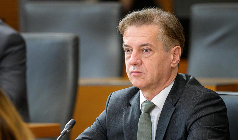 Koalicija z Resnico bo preiskovala "razsipništvo" Golobove vlade