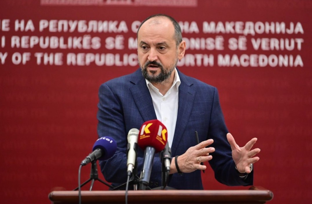 „Fejsbuk e udoben, nema repliki, nema proceduralni zabeleški, nema neprijatni brojki i argumenti“: Bitiќi do ministerkata Dimitrieska - Kočoska