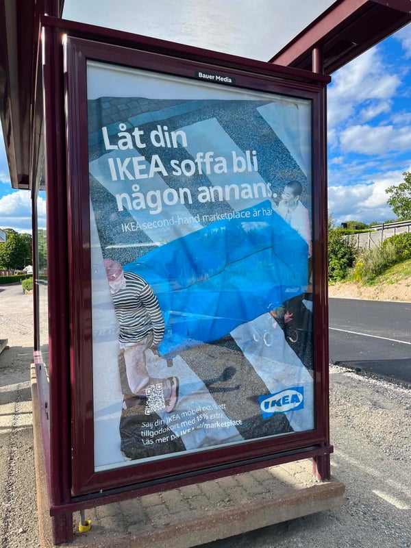 Varför finns reklam på skolbarnens busskurer?