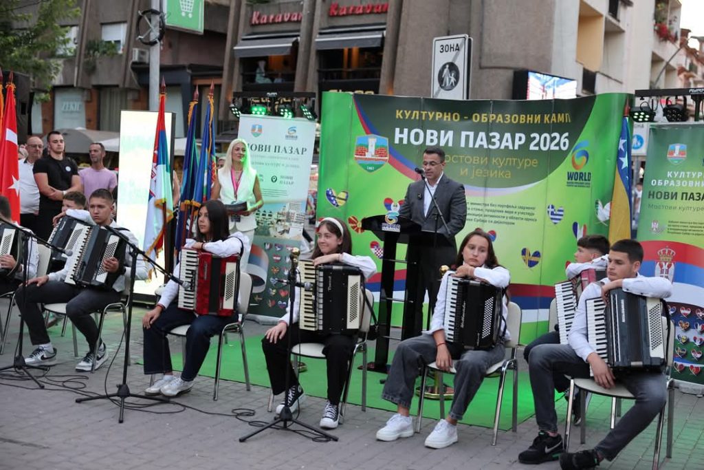 MUZIKOM SPAJAJU LJUDE I KRAJEVE: ORKESTAR HARMONIKA IZ UGLJEVIKA ZABLISTAO U NOVOM PAZARU