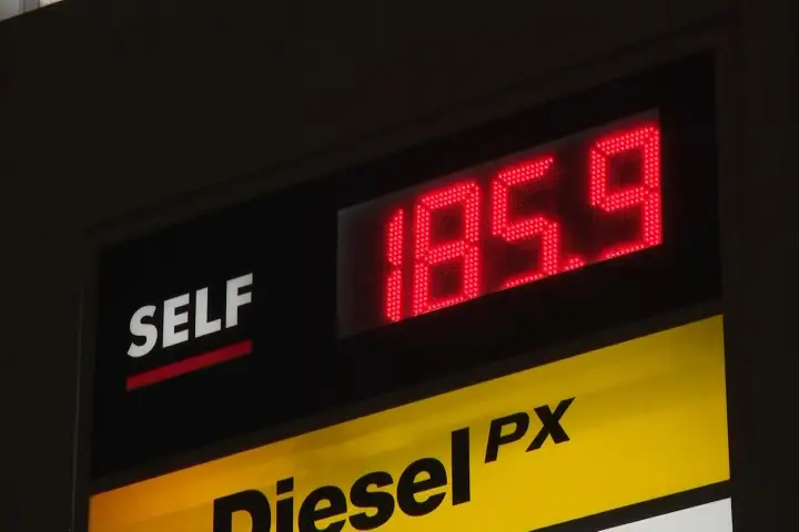 ‘Outrageous’: Alberta motorists react to overnight spike in gasoline prices