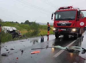 Accident grav la Căpruța între un TIR și un microbuz de marfă: șoferul a murit