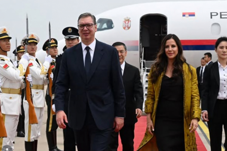 "SLETEO SAM U PEKING S OSEĆAJEM VELIKE ODGOVORNOSTI!" Oglasio se predsednik Vučić: Imaću priliku da razgovaram s predsednikom Si Đinpingom, iskrenim prijateljem Srbije! (FOTO)