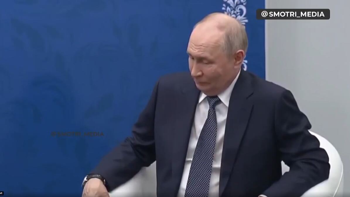 SNIMAK O KOM BRUJE MREŽE Putinu nije bilo svejedno kada je čuo predlog prijatelja o Ukrajini! Pogledajte kako je reagovao predsednik Rusije (VIDEO)