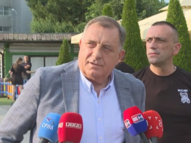 Dodik na Palama: Bilo je određenih prekoračenja i upotrebe sile, ali imajmo poverenje u policiju 