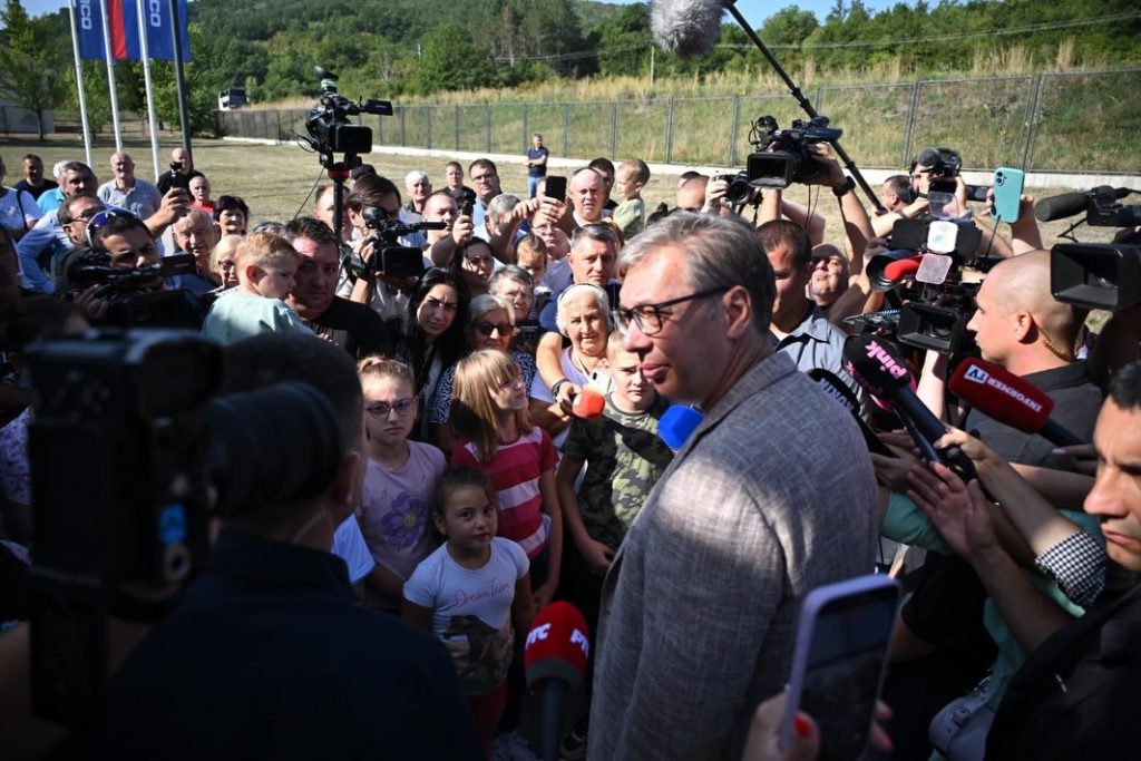 VUČIĆ U RADNOJ POSETI TOPLIČKOM OKRUGU: MILIONSKA ULAGANJA U PRIVREDU, INFRASTRUKTURU I BOLJI ŽIVOTNI STANDARD GRAĐANA