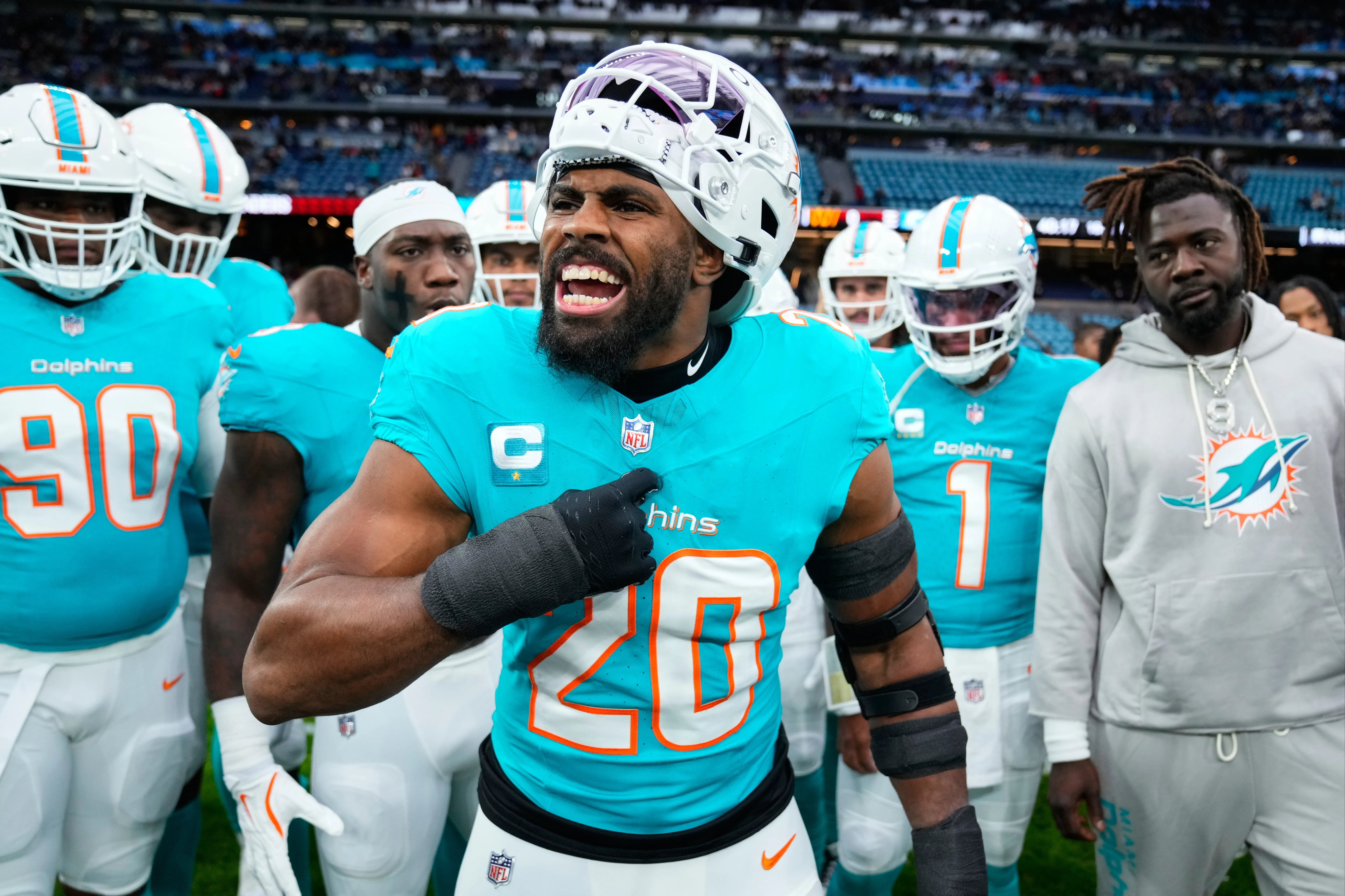 Dolphins sign All-Pro linebacker Jordyn Brooks to $51.3 million extension