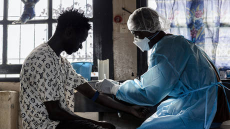 Ebola treatment trial begins in DR Congo