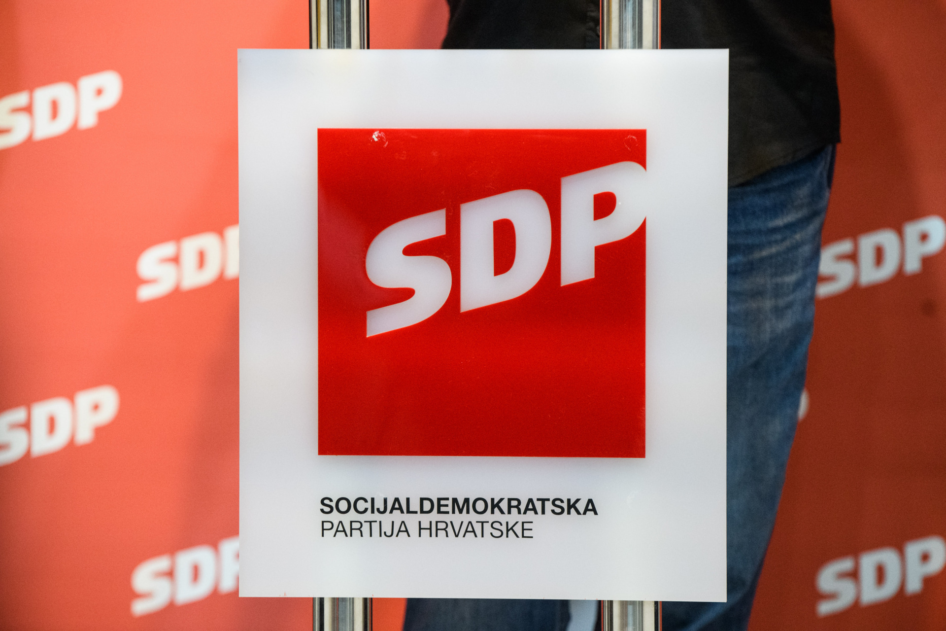 FORUM MLADIH SDP-A: ‘Gdje živi mladež HDZ-a ako misli da je ovo “potpora”‘