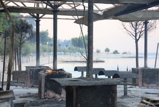 Zašto se požar u Omišu tako brzo širio? (FOTO)