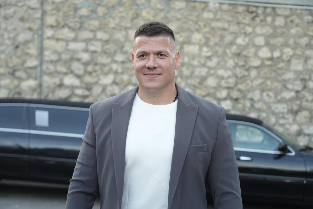 VAŽNO UPOZORENJE SLOBE RADANOVIĆA: Pevač na meti opasnih prevaranta