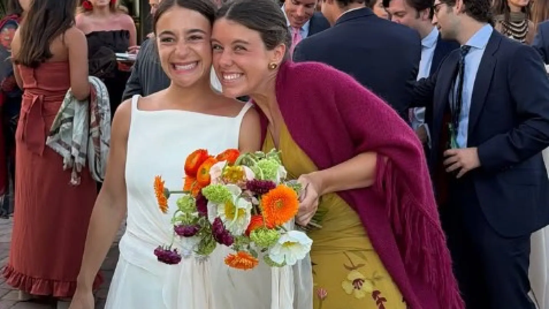  La 'influencer' Manuela Ochoa reaparece de boda 4 meses después de la muerte de su prometido: "Lo afortunada que soy" 