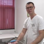 Slabovidni doktor Nadir vodi svoje poduzeće i dokazuje da invaliditet nije prepreka za uspjeh