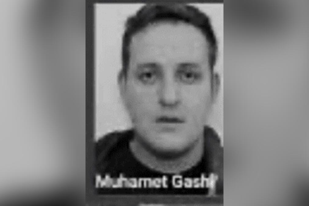 ŠOK! UBICA SA POTERNICE RADIO KAO VOZAČ ŠKOLSKOG AUTOBUSA: Skrivao se četiri godine, policija pronašla dokaze koji lede krv u žilama (foto)