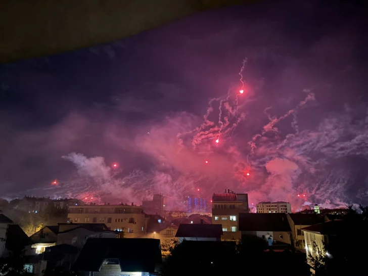 Lešinari obasjali Banjaluku, spektakularan vatromet i bakljada (VIDEO)