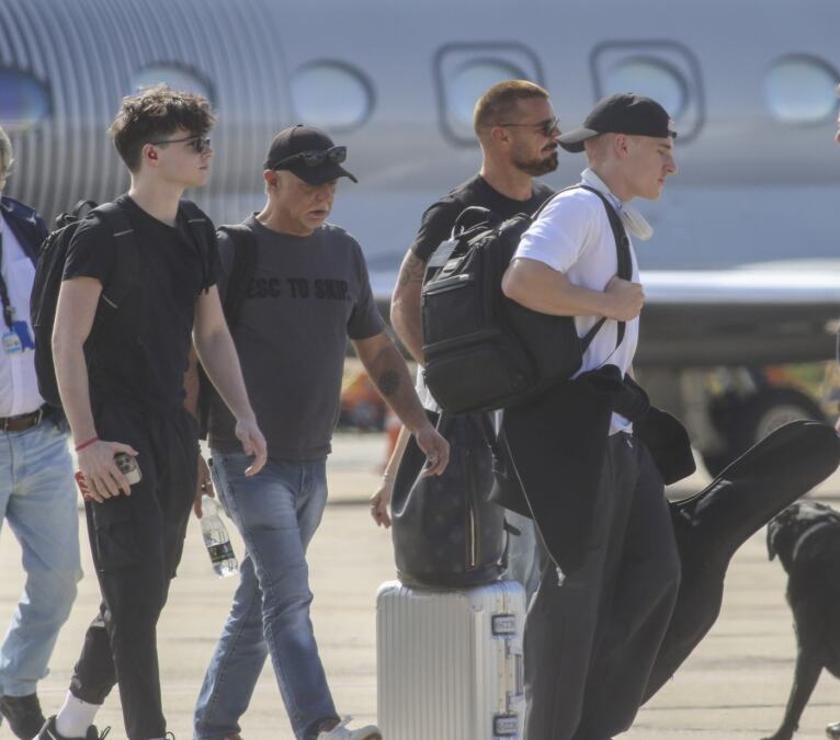 Paparaci su "uhvatili" sinove Riki Martina i svet je poludeo: "Da li je realno da su zgodniji od tate?!" Evo koliko godina imaju i čime se bave