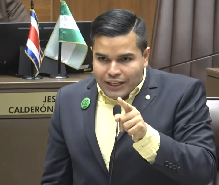 Asamblea aprobó segundos debates en Plenario agitado por debate eléctrico