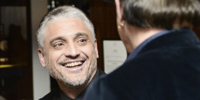 "Ja u fotelji, a ona gde god želi na meni": Čeda Jovanović sa njom provodi jutro (FOTO)