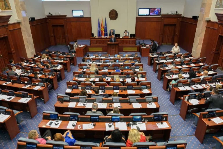 Pratenicite vo Ungarija, a ne vo Makedonija, si gi namalija platite