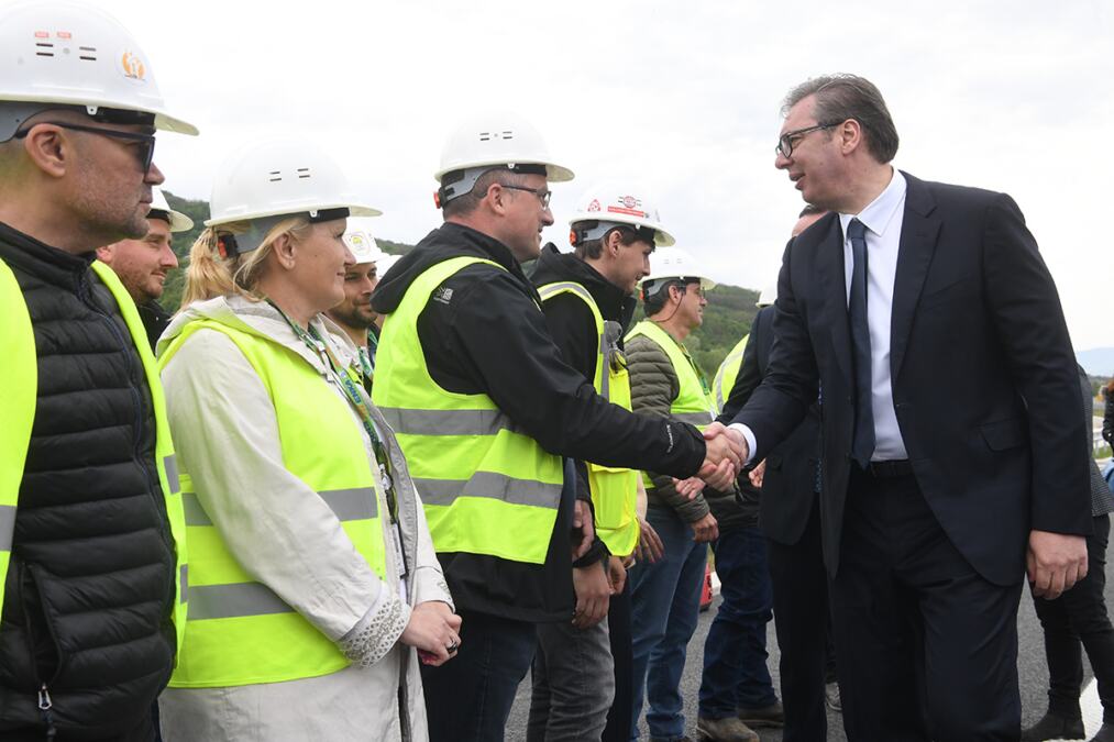 "MORAĆEMO DA RADIMO VIŠE, A NE MANJE" Vučić u drugoj tački plana za Srbiju: Počeću od sebe i pokazati da je to moguće, a tražiću to i od svih ostalih