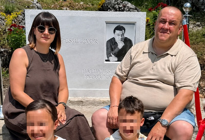 Konačno lepi dani u domu Bešlića: Nakon meseci tuge i gubitka oba roditelja, Dino je ponovo nasmejan: Čestitke stižu sa svih strana