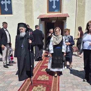 Troița și lucrările realizate la biserica din Țela au fost sfințite