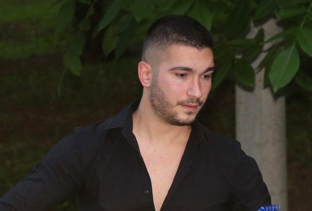 DIRLJIVE SCENE NA GROBU ZORANA ŠIJANA: Mirko posetio večnu kuću svog oca na dan njegovog rođendana, a slike teraju suze na oči (FOTO)