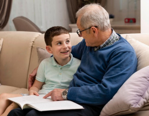 Deda unuke smara sa pričom kako je u njegovo vreme pešačio pet kilometara da bi kupio Milku