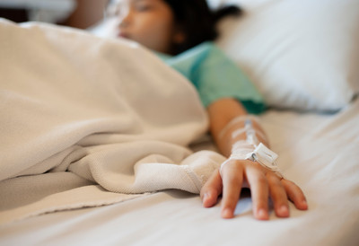 Horor u liftu, devojčicu (3) zamalo zgnječila vrata: Vozila se sa majkom kada je sve krenulo po zlu - dete teško povređeno u Skoplju