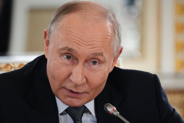 "SAMO BOG ZNA DA LI ĆEMO PREŽIVETI!" Putin se oglasio i POTPUNO ŠOKIRAO sa izjavom o kandidaturi na sledećim izborima