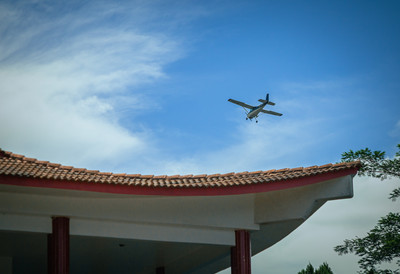 Krvoproliće u budističkom manastiru: Borbeni avion ispustio dve bombe, najmanje 14 mrtvih i 20 ranjenih - više od 100 ljudi bilo na meditaciji, među žrtvama i žene
