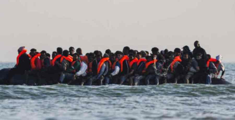 Španija raspoređuje vojsku radi suzbijanja upada 3.000 migranata u Seutu i Melilju (VIDEO)