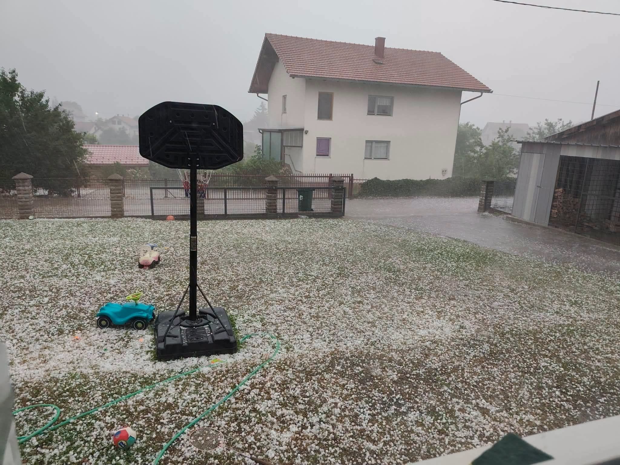 Dijelove BiH pogodio grad veličine trešnje, meteorolozi najavljuju novo nevrijeme