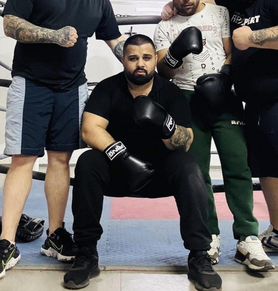 V. Demirović jurio Stefana Ajdarevića kroz naselje, ranio ga u leđa pa OVERIO u lokalu