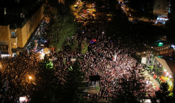 Letnja simfonija kod Krsta: Dva sata rok i pop hitova u simfonijskom ruhu