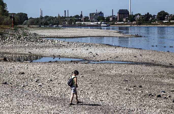 Germany's low rivers threaten construction supplies