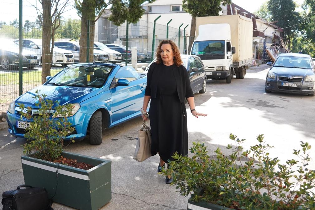 PEVAČICA NAKON RAZVODA OSTALA NA ULICI I BEZ DINARA! Bivši muž joj uzeo svu imovinu, preživela dramu, a ovaj estradni par joj pomogao: Bila je njihov podstanar