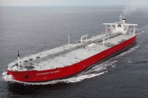 Prviot japonski tanker ja probi blokadata i pomina niz Ormutskiot tesnec