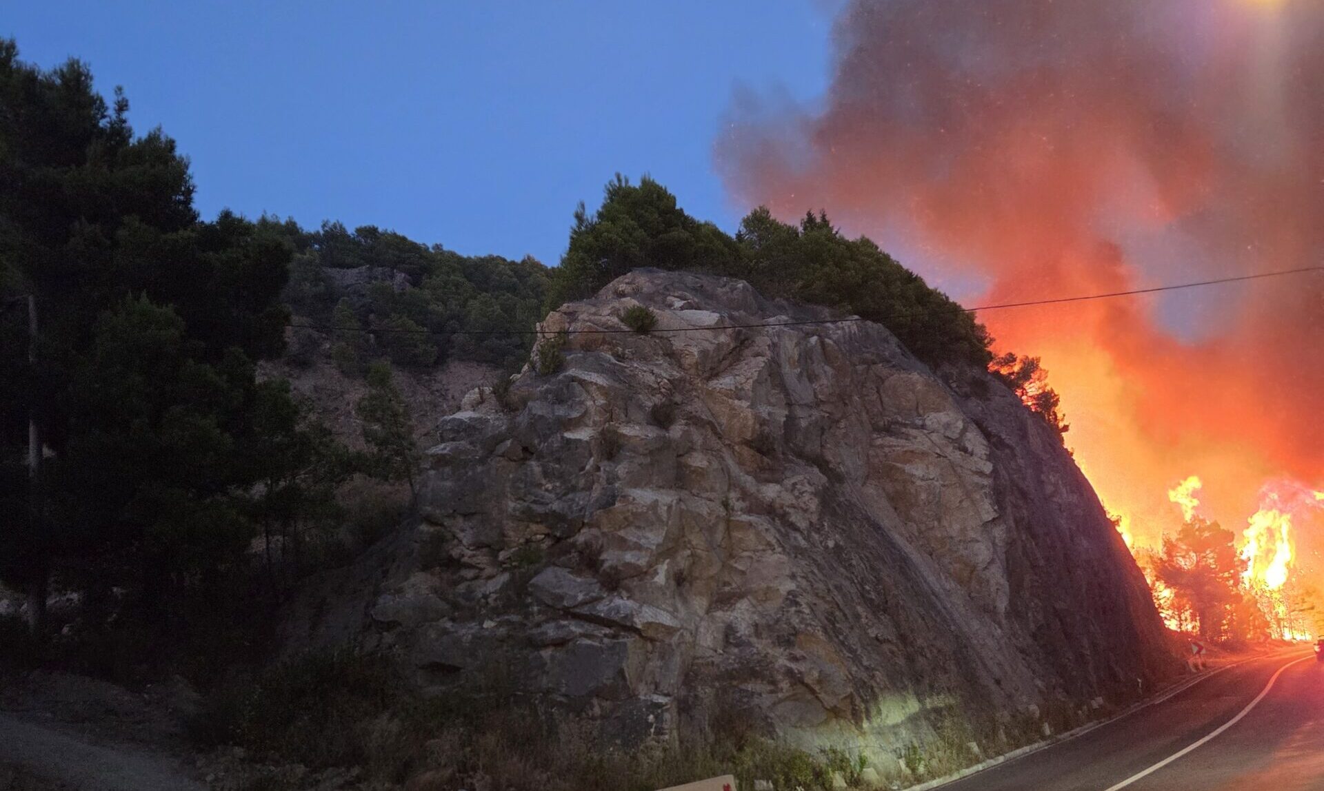 Situacija ozbiljna, Omiš otvorio mjesto za evakuaciju! Evo gdje mogu doći građani i turisti…